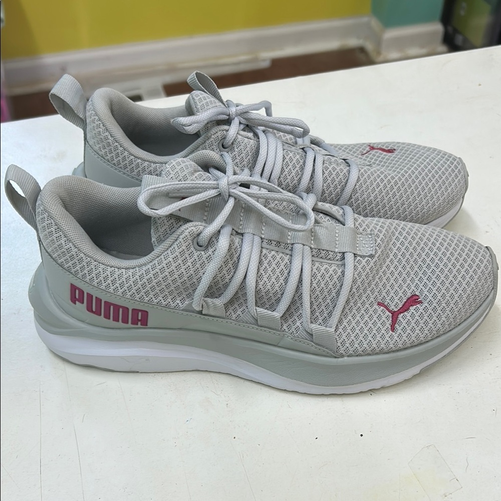 Women’s Puma Soft Ride Light Gray Sneakers with Pink Accents Size 8
